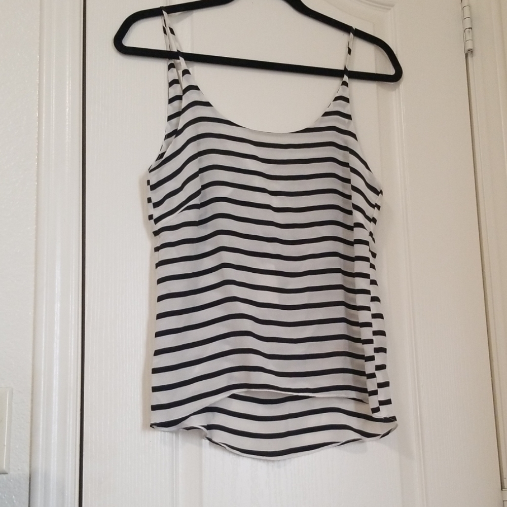 NWT light weight olivaceius tanktop